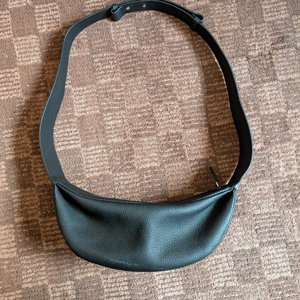 Elegant Leather Black Sling Bag - Picture 6 of 9